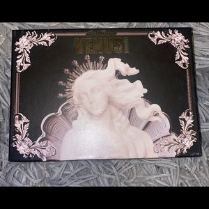 Line crime Venus immortalis eyeshadow pallet